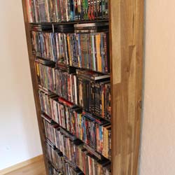 DVD-Regal aus Holz und Metall im XXL-Format